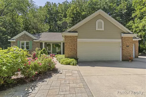 6500 Arbor Rdg, Rockford, MI 49341