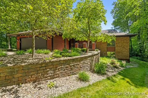 9800 Summit, Rockford, MI 49341