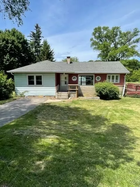 7313 Red Arrow, Watervliet, MI 49098