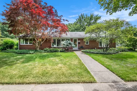 2910 Oakwood, East Grand Rapids, MI 49506