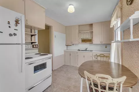 4325 Lansing, Jackson, MI 49201 photo 9