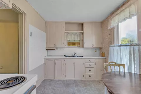 4325 Lansing, Jackson, MI 49201 photo 10