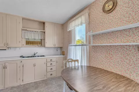 4325 Lansing, Jackson, MI 49201 photo 11