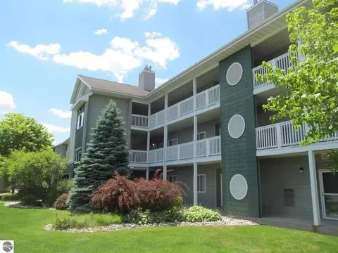 614 S S Lk #7, Cadillac, MI 49601