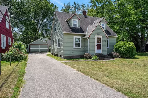 570 W 18th, Holland, MI 49423