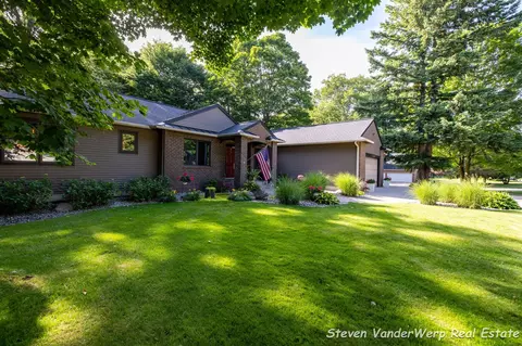 13279 Fox Rdg, Grand Haven, MI 49417