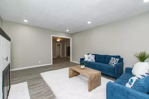 Living - 316 E Pr, Vicksburg, MI 49097 photo 2 of 2