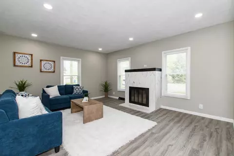 Living - 316 E Pr, Vicksburg, MI 49097 photo 1 of 2