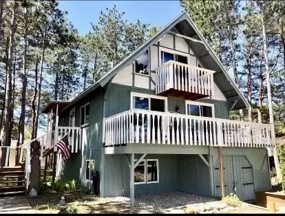 8885 W Suwanee, Howard City, MI 49329
