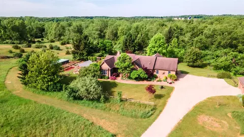 1477 E Hastings Lk, Jonesville, MI 49250