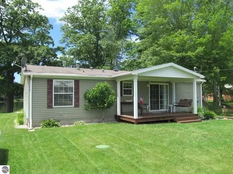 16175 Birchwood, Leroy, MI 49655