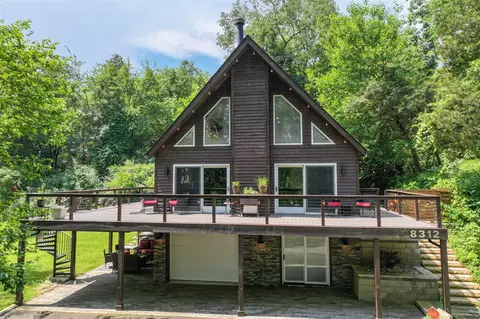 8312 Whitmore Lk, Brighton, MI 48116