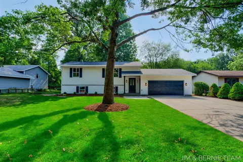 839 Woodside, Holland, MI 49424