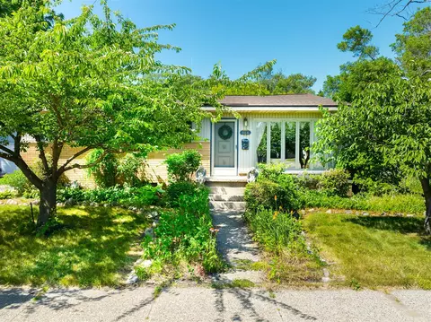 884 W W Smt, Muskegon, MI 49441