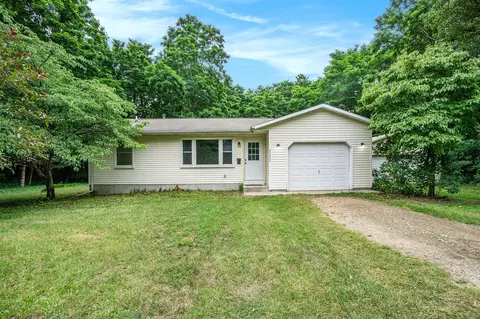 65623 County Road 665, Paw Paw, MI 49079
