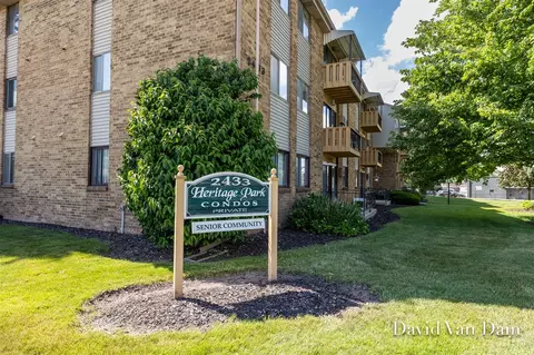 2433 Byron Ctr #211, Wyoming, MI 49519