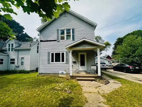290 4th, Manistee, MI 49660