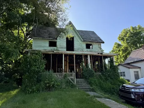 919 S Lafayette, Greenville, MI 48838