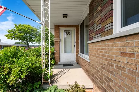 8247 Stanley, Warren, MI 48093 photo 3
