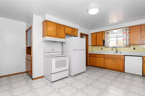 8247 Stanley, Warren, MI 48093 photo 5