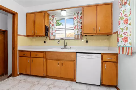 8247 Stanley, Warren, MI 48093 photo 6