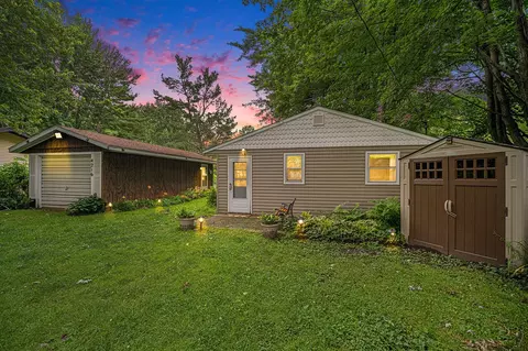 4216 Breezy Pt, Allegan, MI 49010