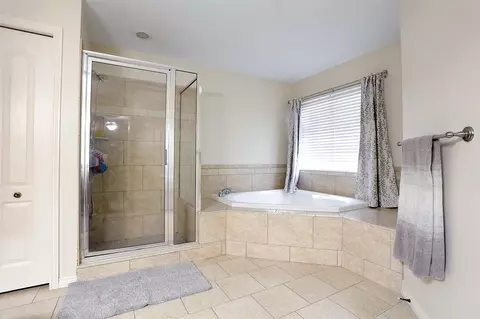 Bath - 807 War Bonnet, Tecumseh, MI 49286 photo 2 of 5
