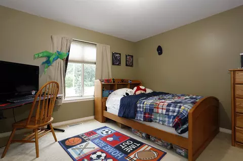 Bedroom - 807 War Bonnet, Tecumseh, MI 49286 photo 5 of 8