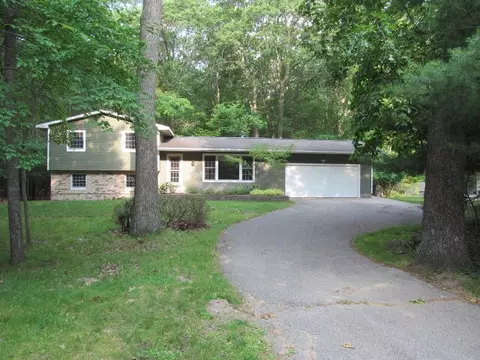 3805 Wickham, Norton Shores, MI 49441