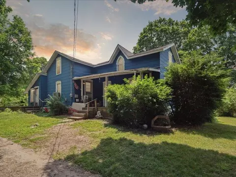 1015 S Marshall, Marshall, MI 49068 photo 2