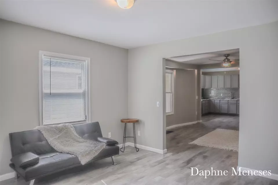 Living - 409 Washington, Muskegon, MI 49441 photo 1 of 3