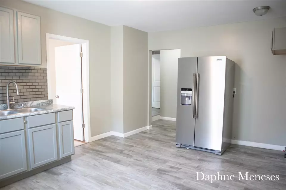 Kitchen - 409 Washington, Muskegon, MI 49441 photo 2 of 2