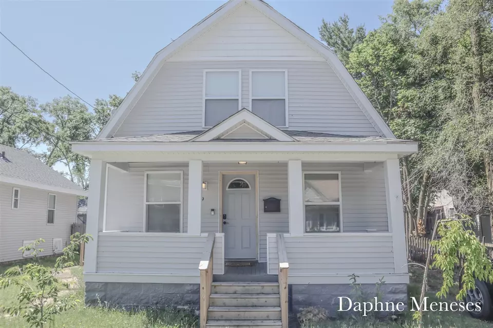 Exterior - 409 Washington, Muskegon, MI 49441 photo 1 of 2
