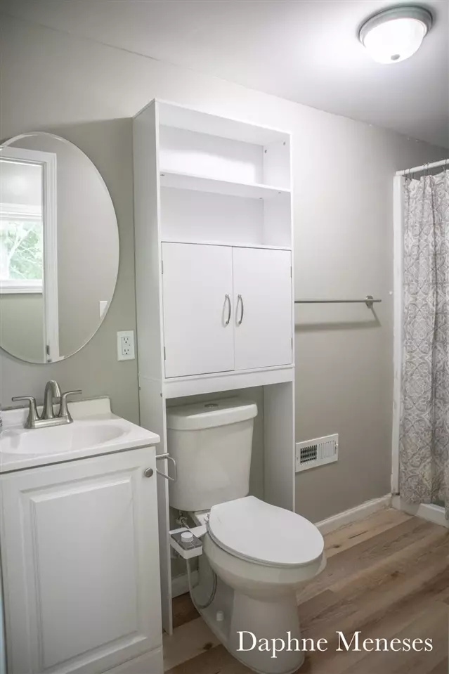 Bath - 409 Washington, Muskegon, MI 49441 photo 4 of 4