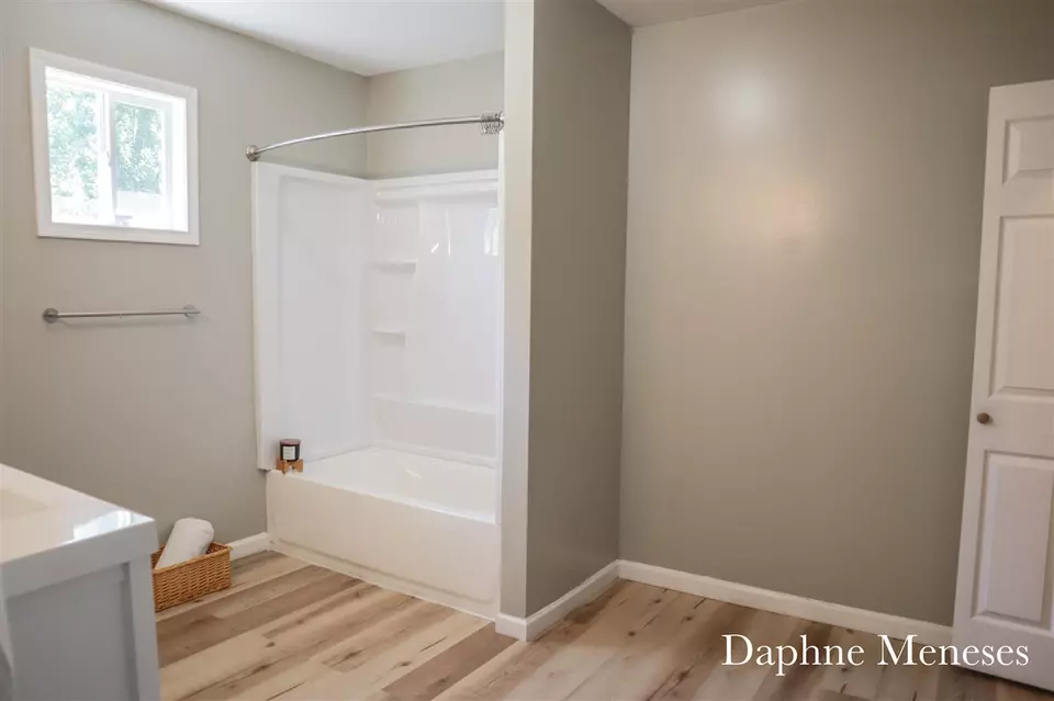 Bath - 409 Washington, Muskegon, MI 49441 photo 3 of 4