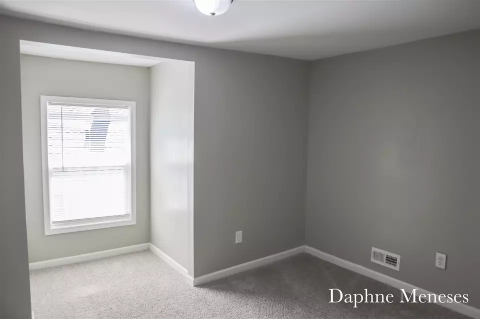 Bedroom - 409 Washington, Muskegon, MI 49441 photo 5 of 8