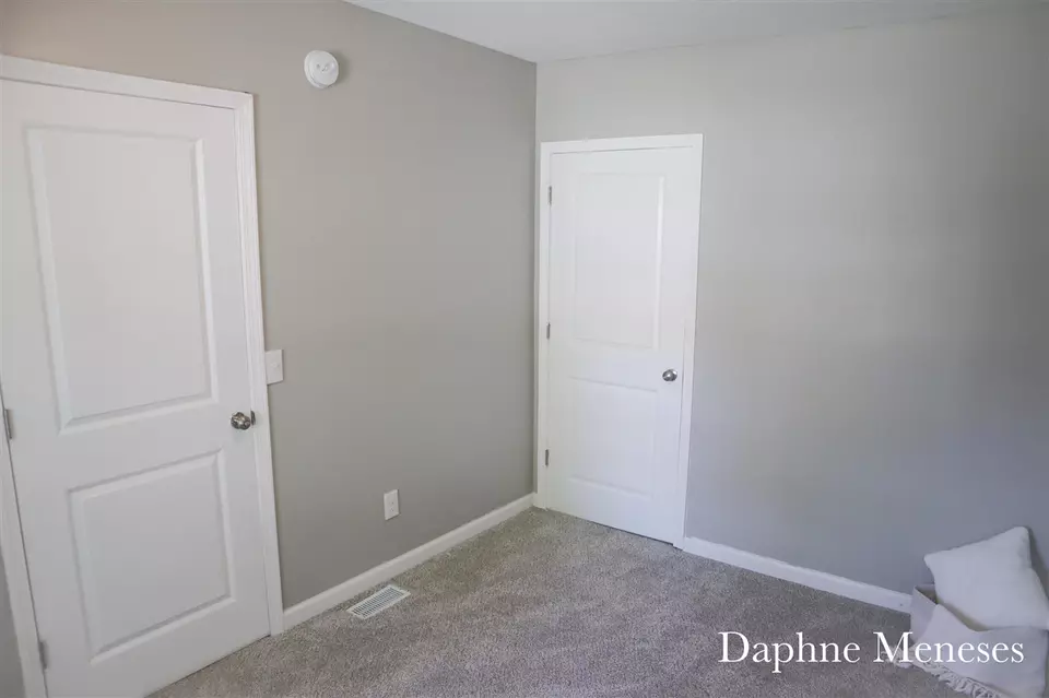 Bedroom - 409 Washington, Muskegon, MI 49441 photo 1 of 8