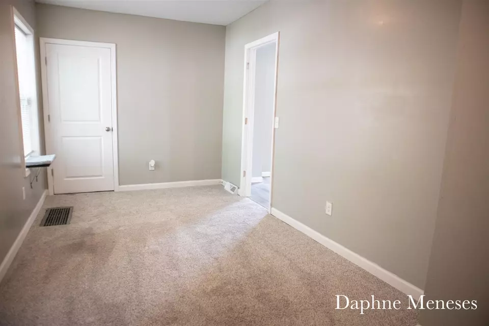 Bedroom - 409 Washington, Muskegon, MI 49441 photo 3 of 8