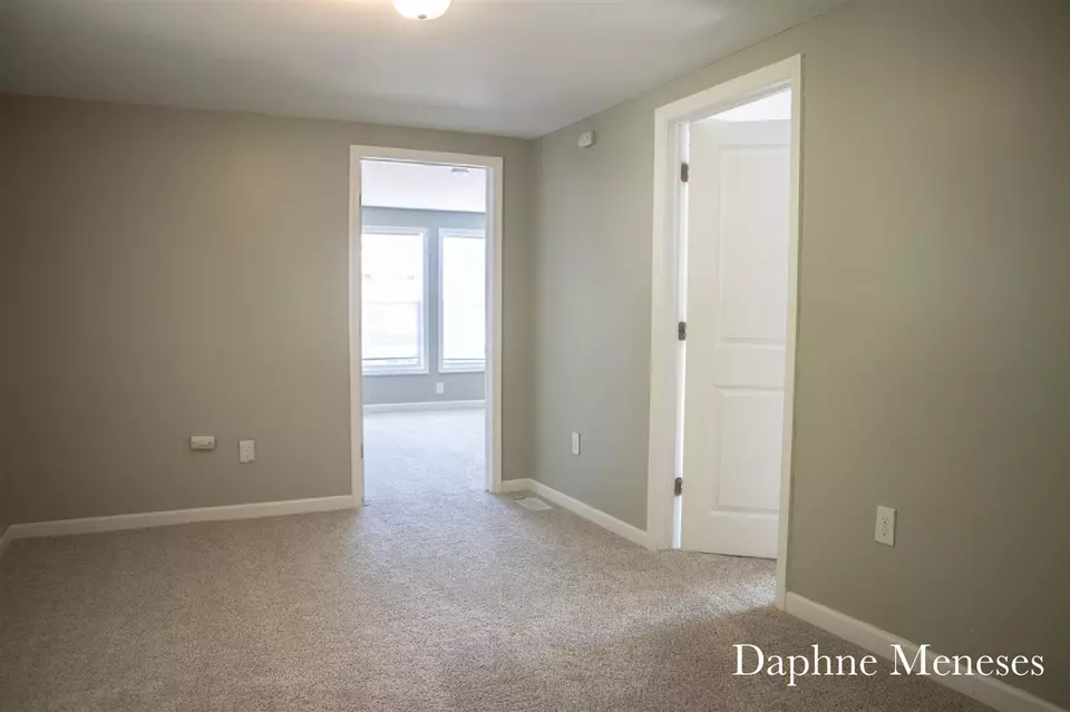 Bedroom - 409 Washington, Muskegon, MI 49441 photo 4 of 8