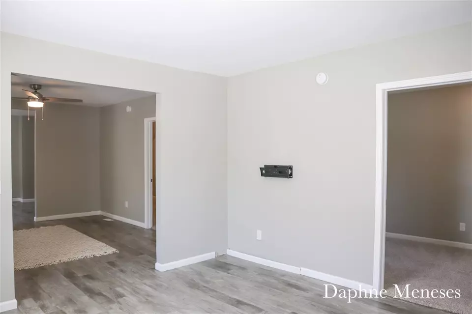 Living - 409 Washington, Muskegon, MI 49441 photo 2 of 3