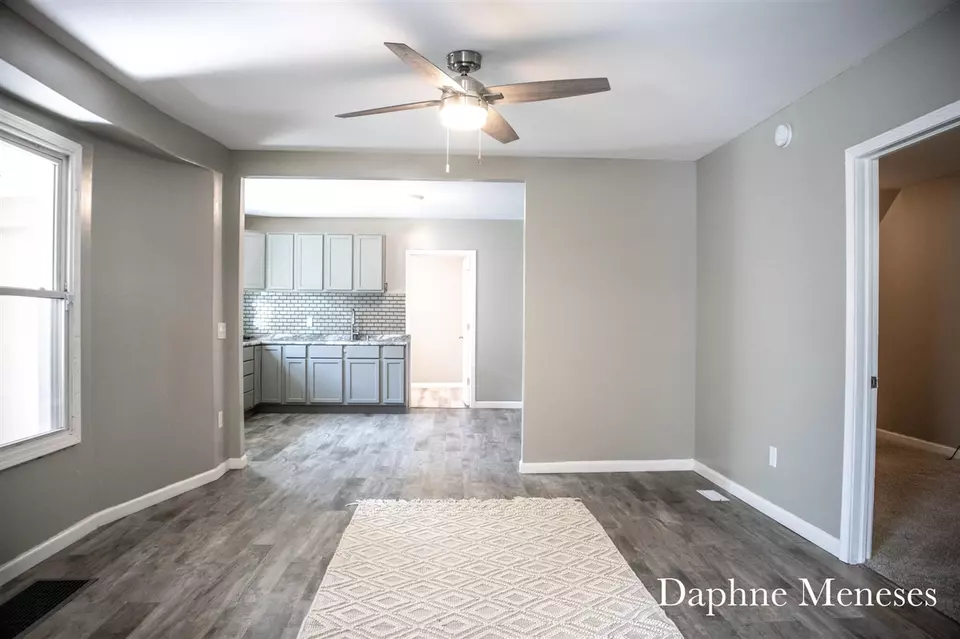 Living - 409 Washington, Muskegon, MI 49441 photo 3 of 3