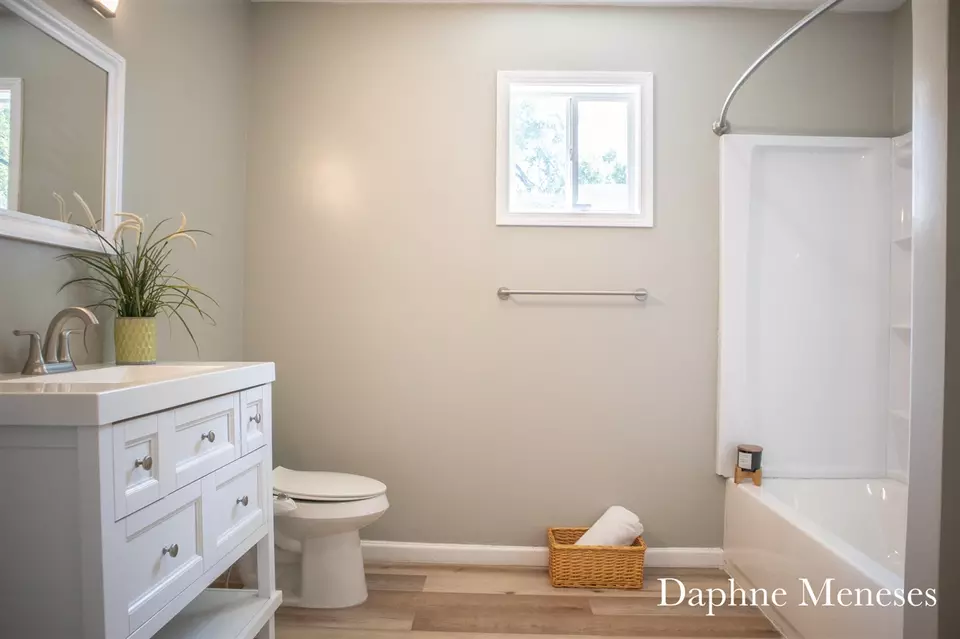 Bath - 409 Washington, Muskegon, MI 49441 photo 1 of 4