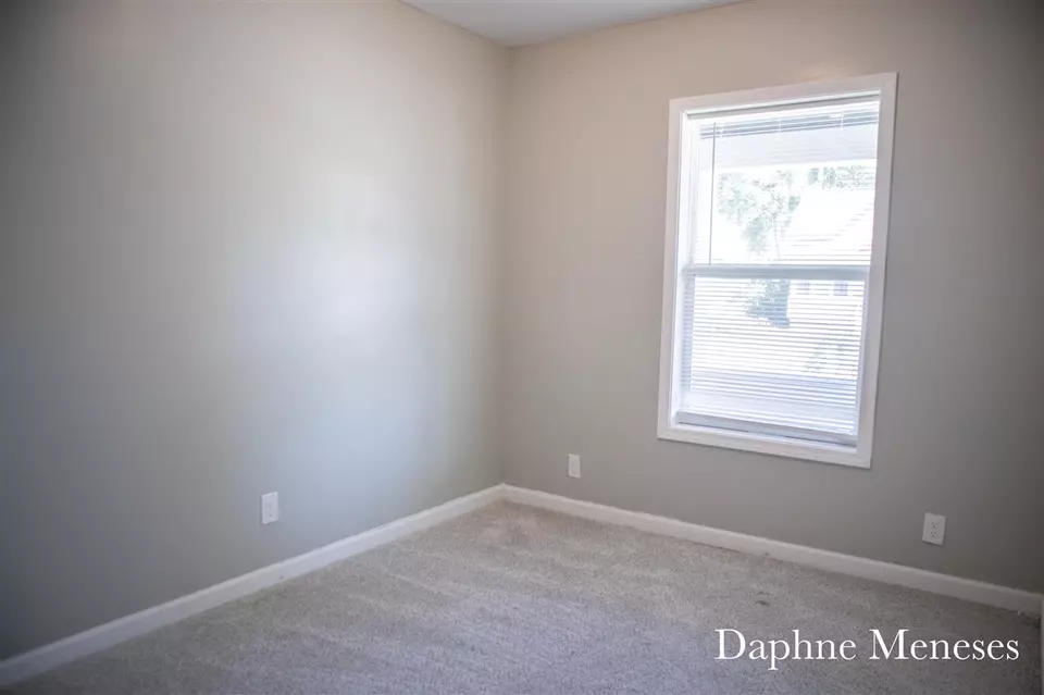 Bedroom - 409 Washington, Muskegon, MI 49441 photo 2 of 8