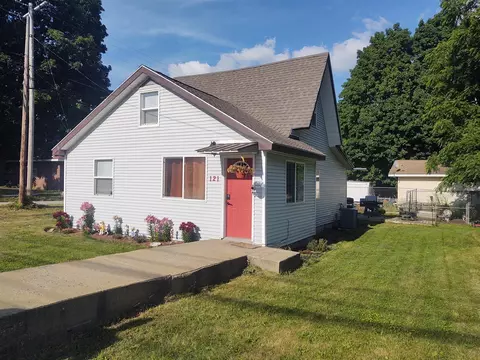 121 S 1st, Edmore, MI 48829