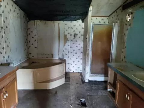 Bath - 3780 W 104th, Grant, MI 49327 photo 1 of 2