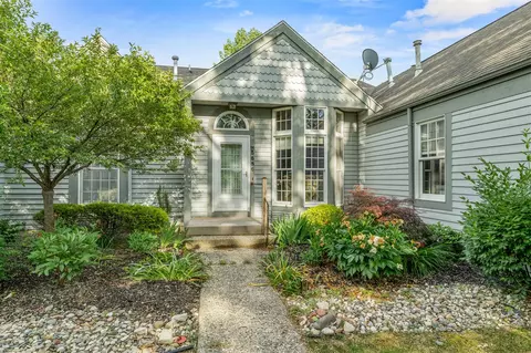 5686 Bayonne, Haslett, MI 48840 photo 3