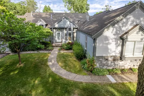 5686 Bayonne, Haslett, MI 48840 photo 2