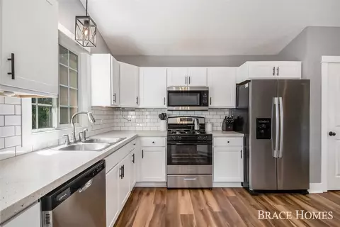 2230 138th, Dorr, MI 49323 photo 12