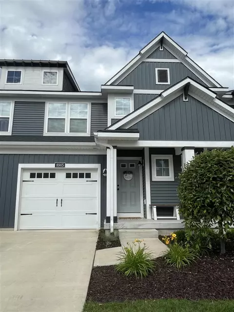 8905 Barrington Ln, Jenison, MI 49428