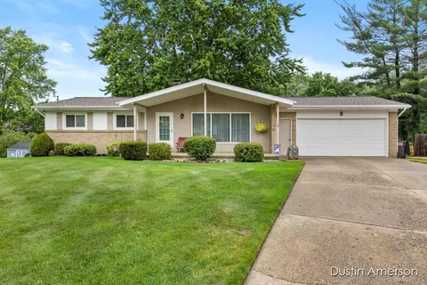 5091 Hillwood, Grand Rapids, MI 49508